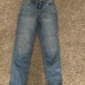 Hollister Mom Jeans!